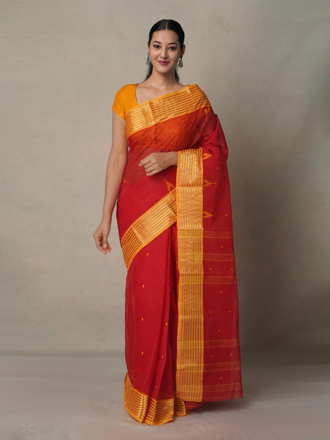 

Unnati Silks Red & Gold-Toned Woven Design Zari Pure Cotton Taant Saree