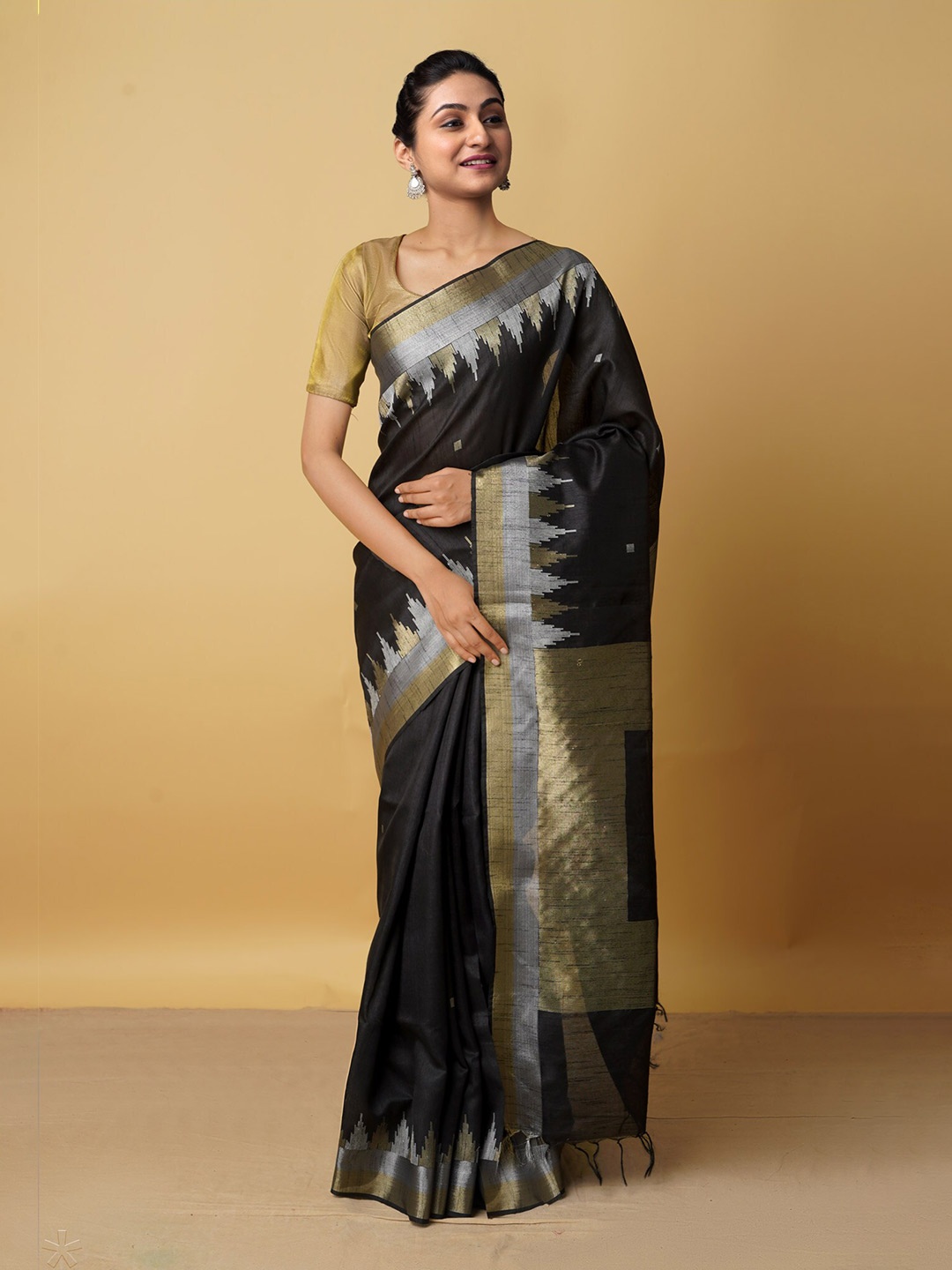 

Unnati Silks Black & Gold-Toned Woven Design Zari Linen Blend Mysore Silk Saree