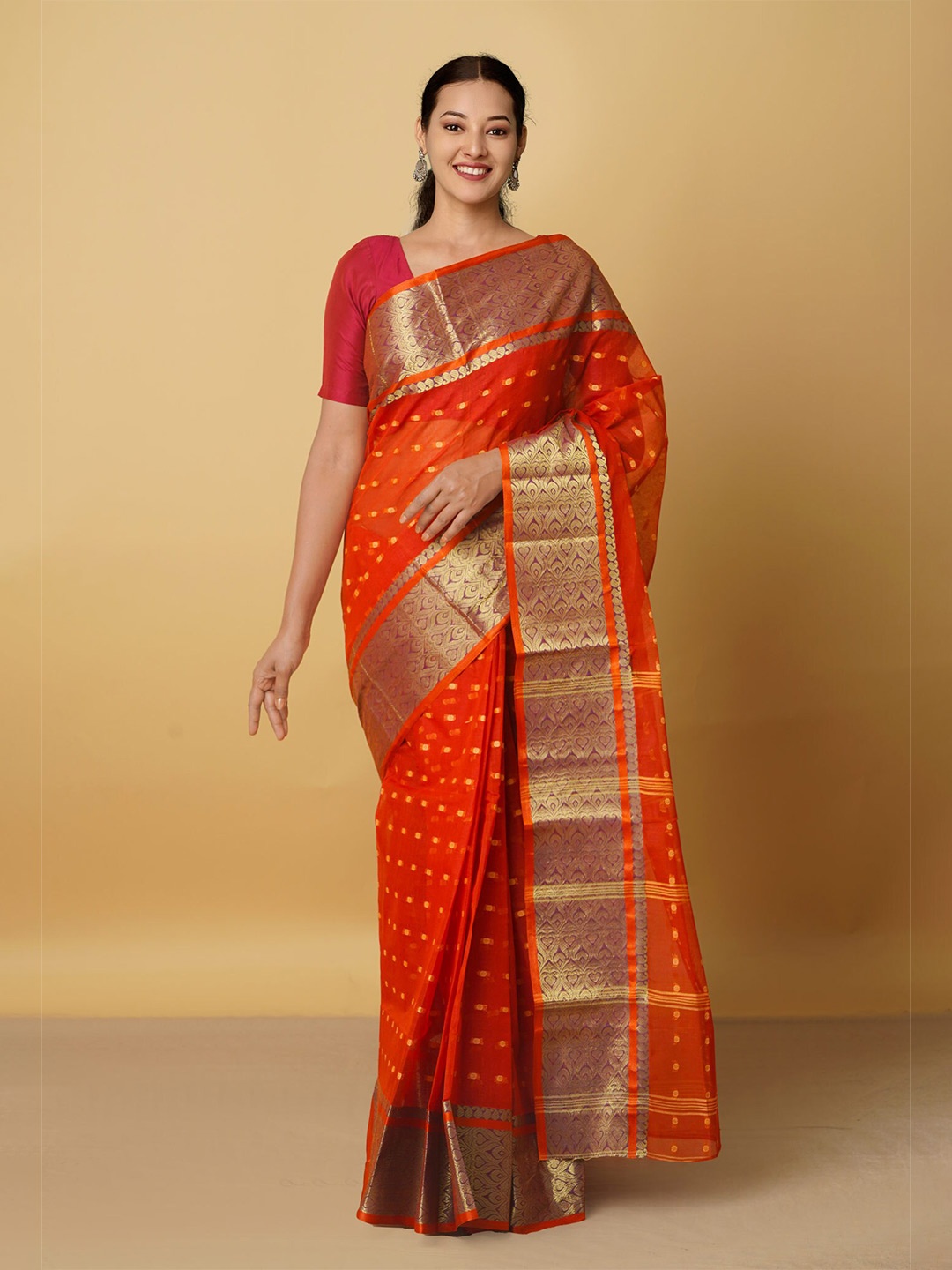 

Unnati Silks Red & Gold-Toned Woven Design Pure Cotton Taant Saree