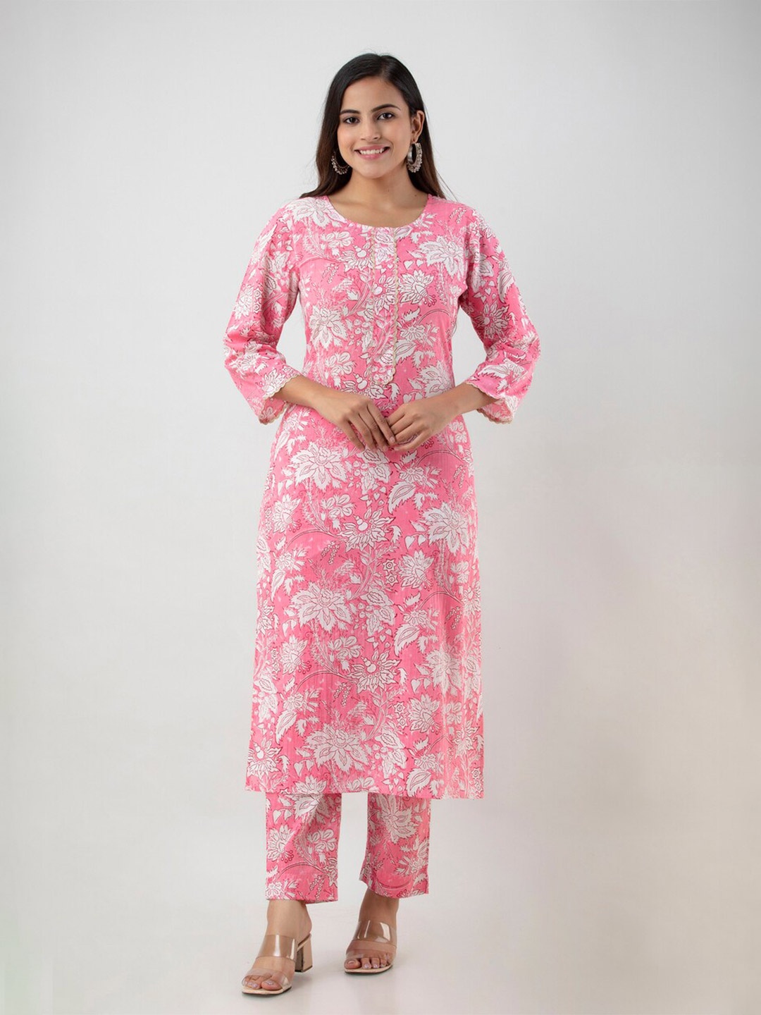 

Aawari Women Pink Floral Printed Kurta with Palazzos