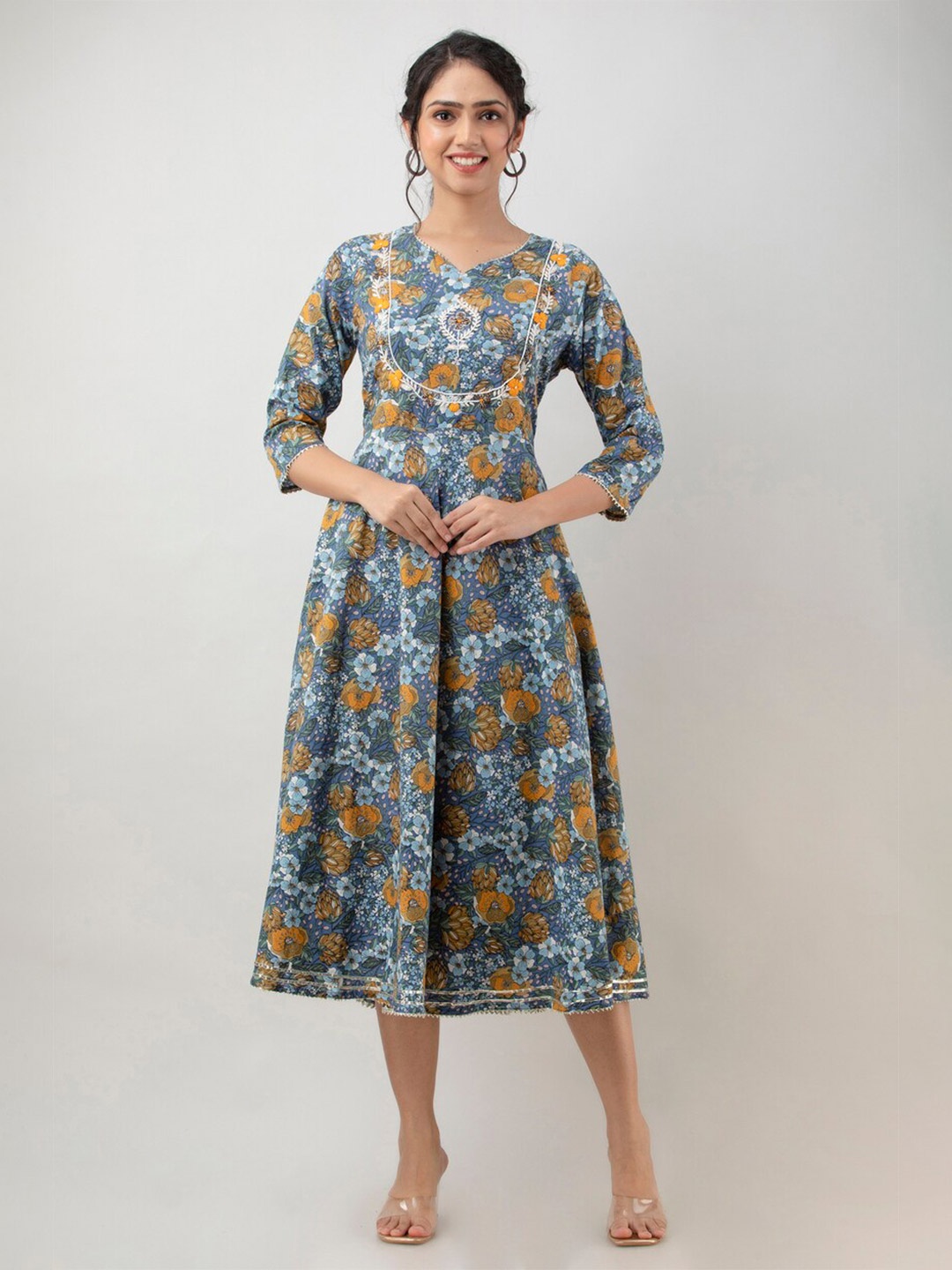

Aawari Women Blue Floral Printed Thread Work Floral Kurta
