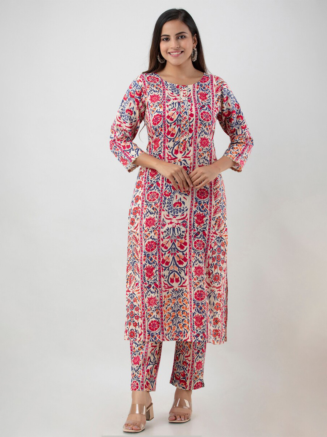

Aawari Women Maroon Floral Printed Kurta with Trousers