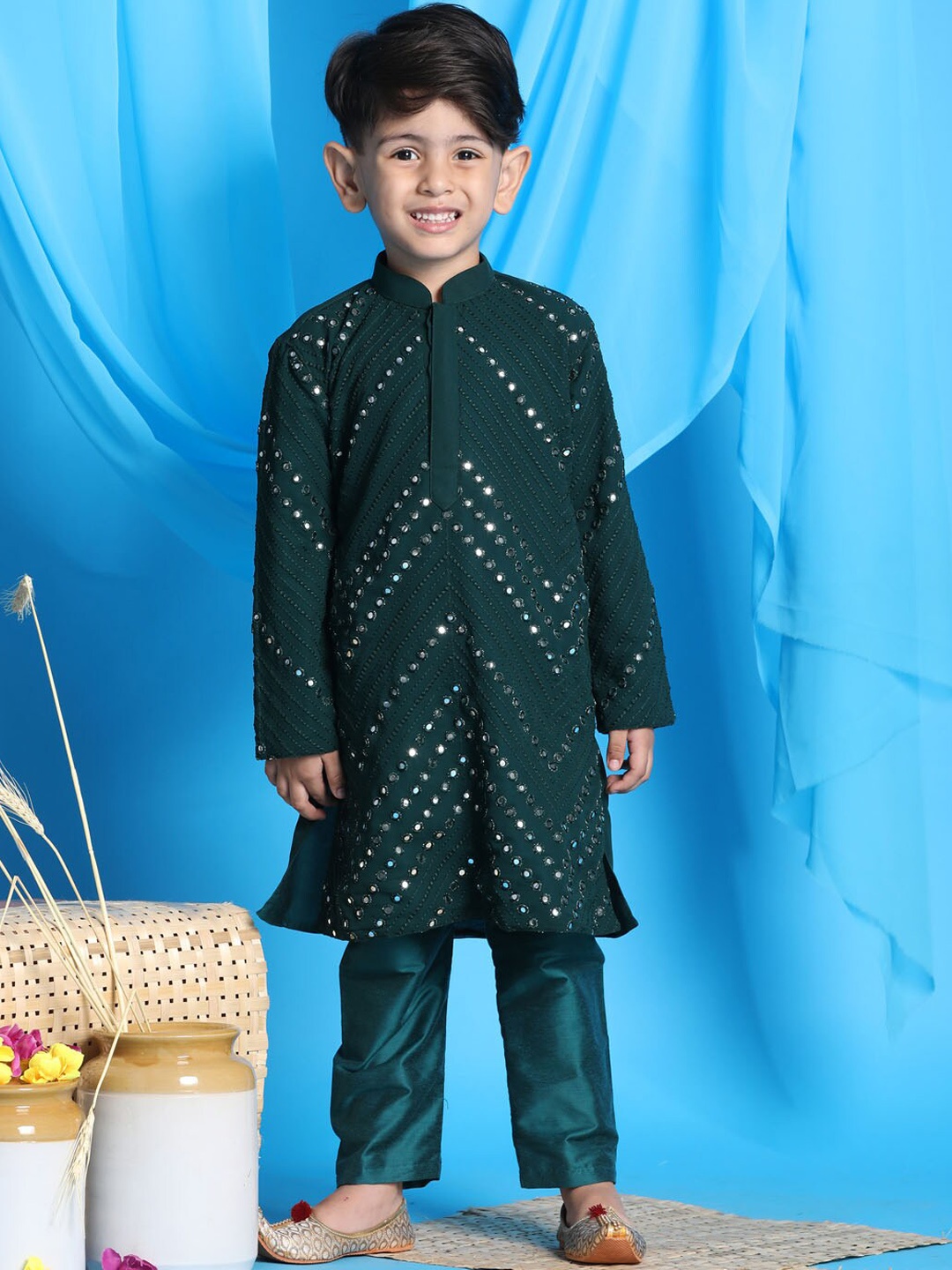 

VASTRAMAY Boys Green Embroidered Mirror Work Kurta with Pyjamas