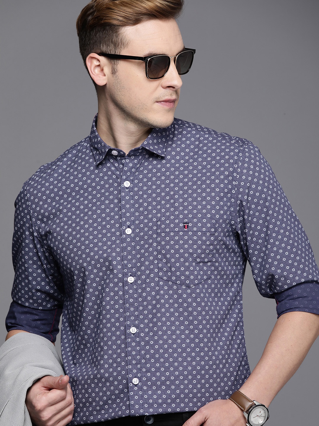 

Louis Philippe Jeans Men Printed Pure Cotton Super Slim Fit Casual Shirt, Navy blue