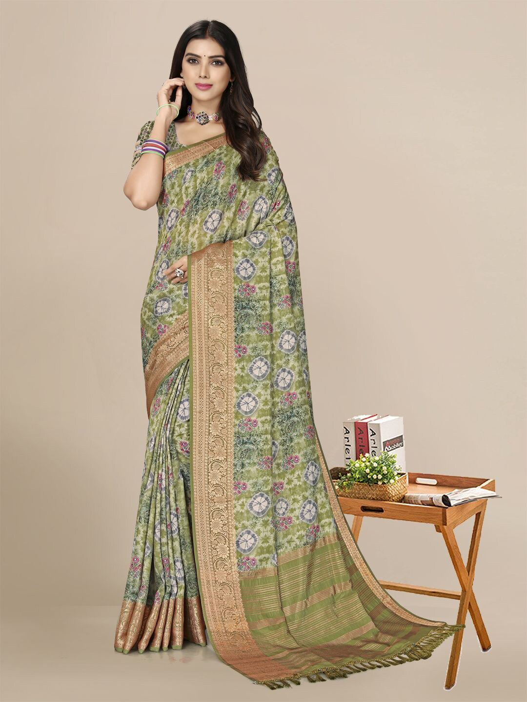 

Mitera Green & Gold-Toned Woven Design Zari Silk Blend Banarasi Saree