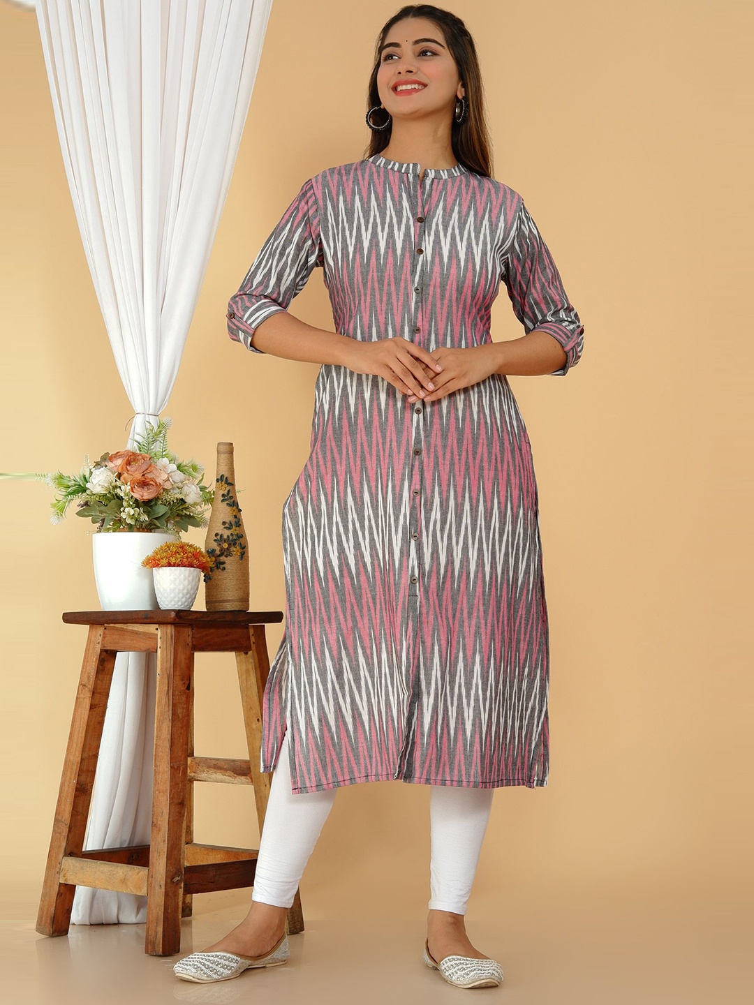 

Tetalee Women Grey Chevron Ikat Printed Straight Fit Cotton Kurta