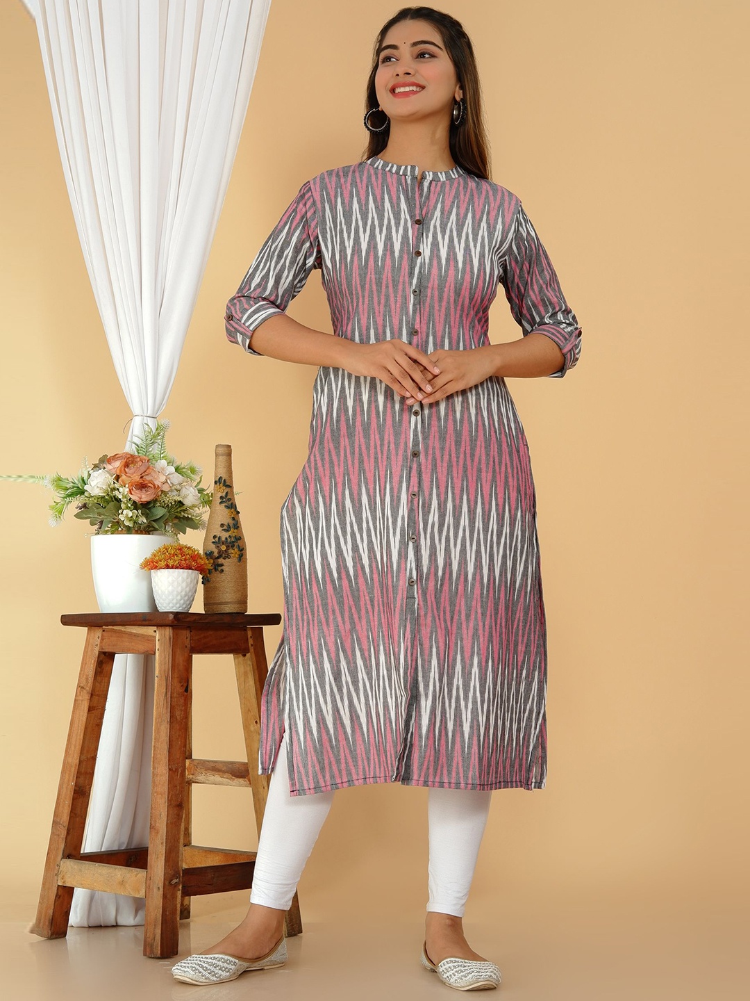 

Tetalee Women Grey Chevron Ikat Printed Straight Fit Cotton Kurta
