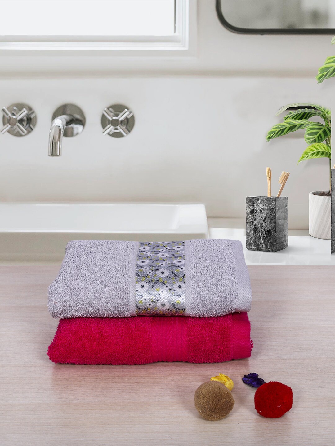 

RANGOLI Set Of 2 Assorted 380 GSM Pure Cotton Hand Towels