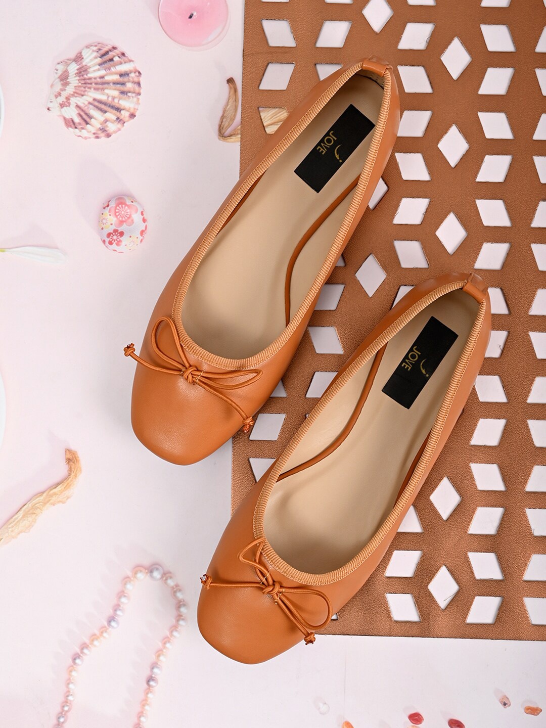 

Jove Women Tan Ballerinas with Bows Flats