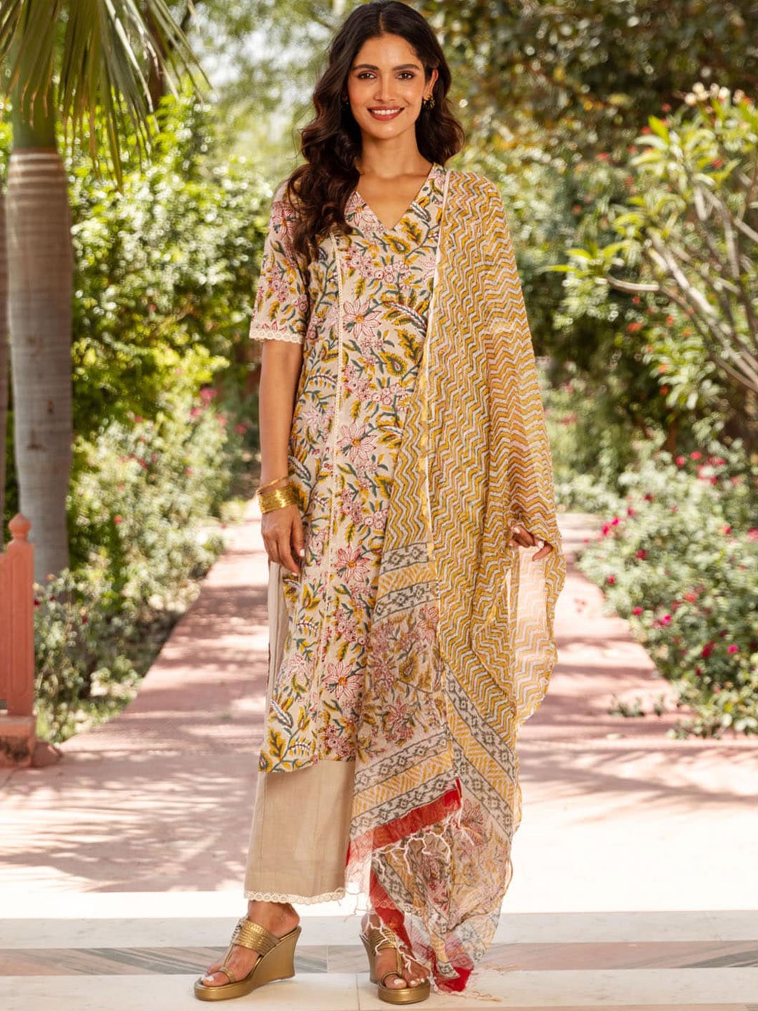 

Ambraee Women Grey Printed Kurta with Trousers & Dupatta