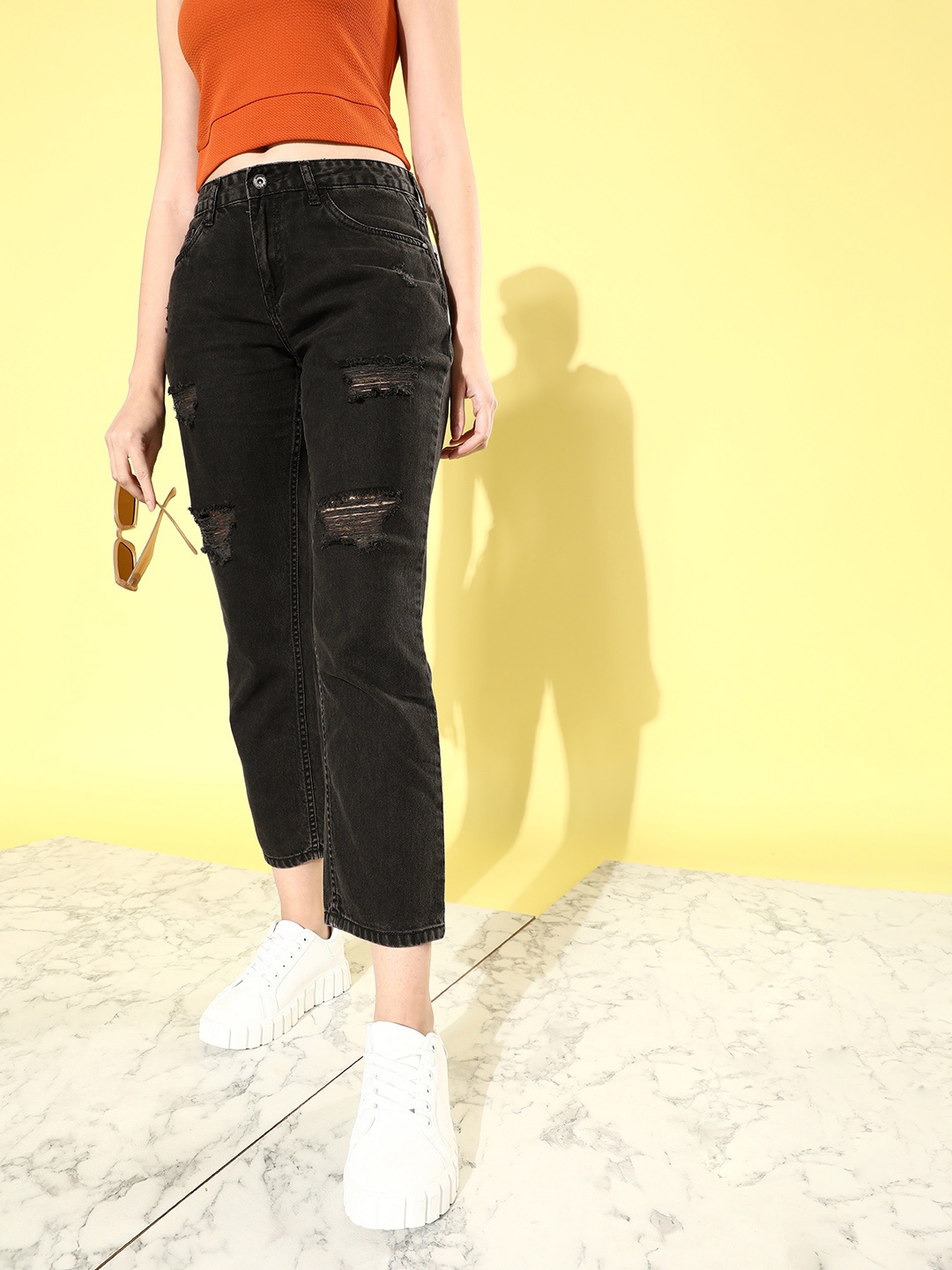 

Roadster Women Charcoal Straight Fit Cotton Slash Knee Jeans