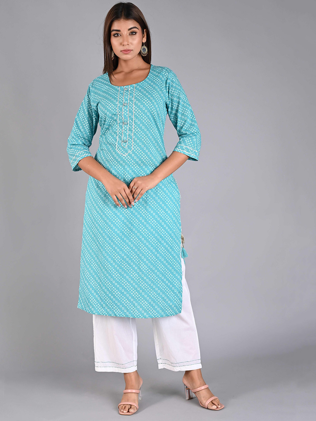 

Do Dhaage Women Blue & White Printed Gotta Patti Pure Cotton Kurta with Trousers