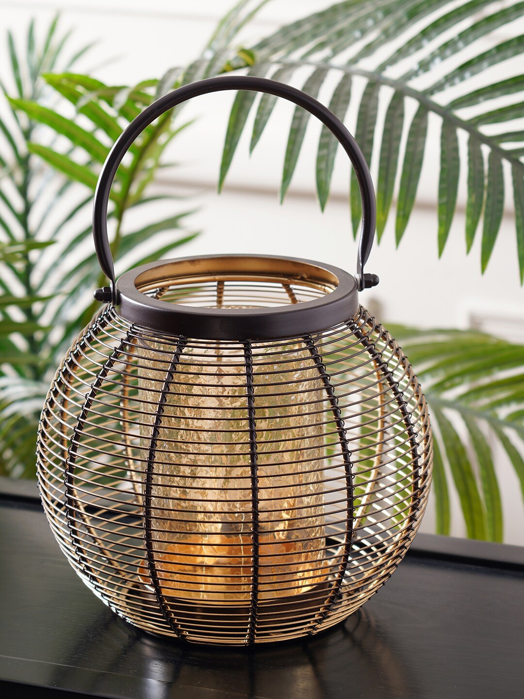 

Pure Home and Living Gold-Toned & Black Textured Lantern Candle Holder