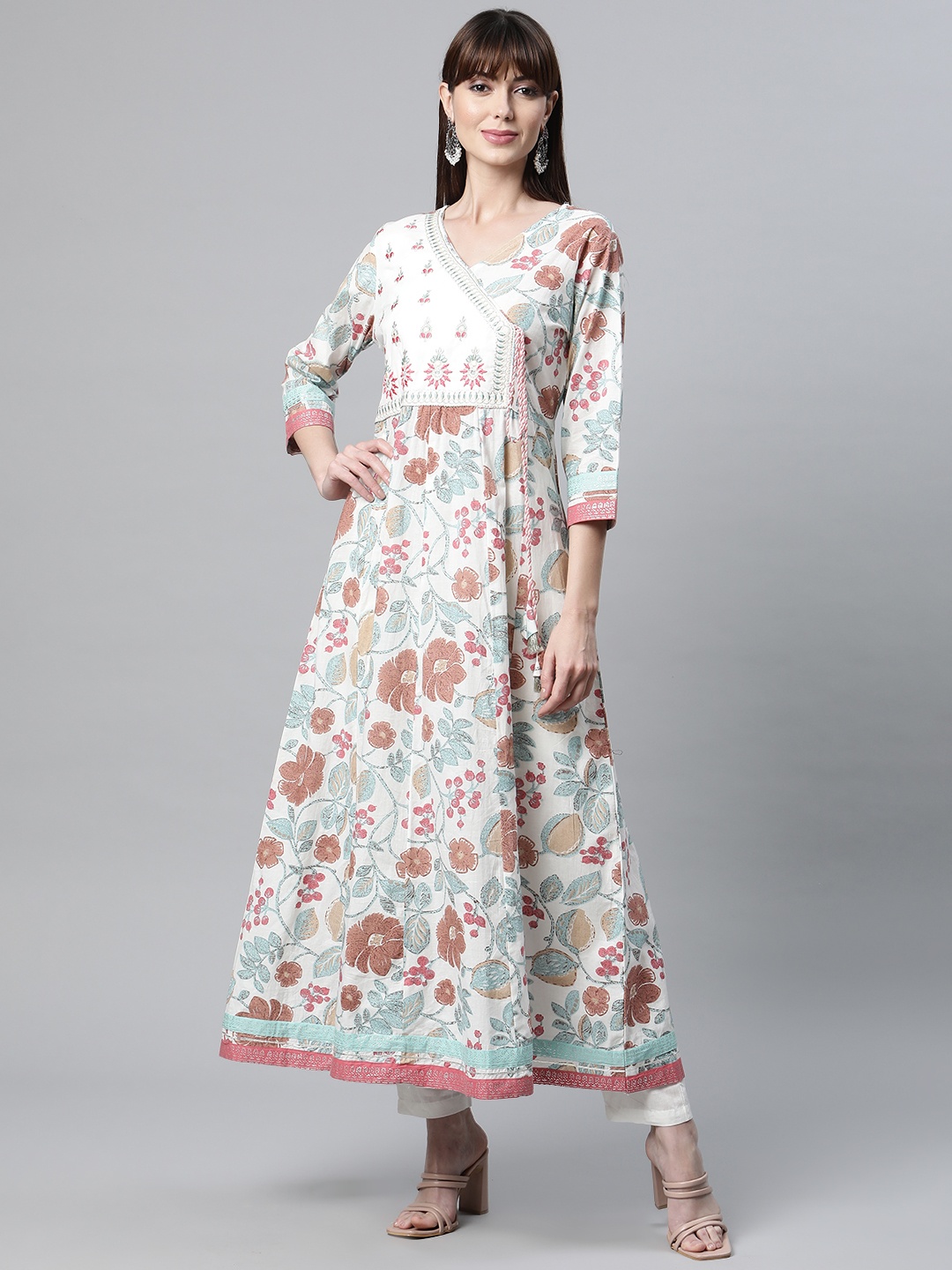 

Readiprint Women White & Blue Floral Printed Floral Cotton Anarkali Kurta