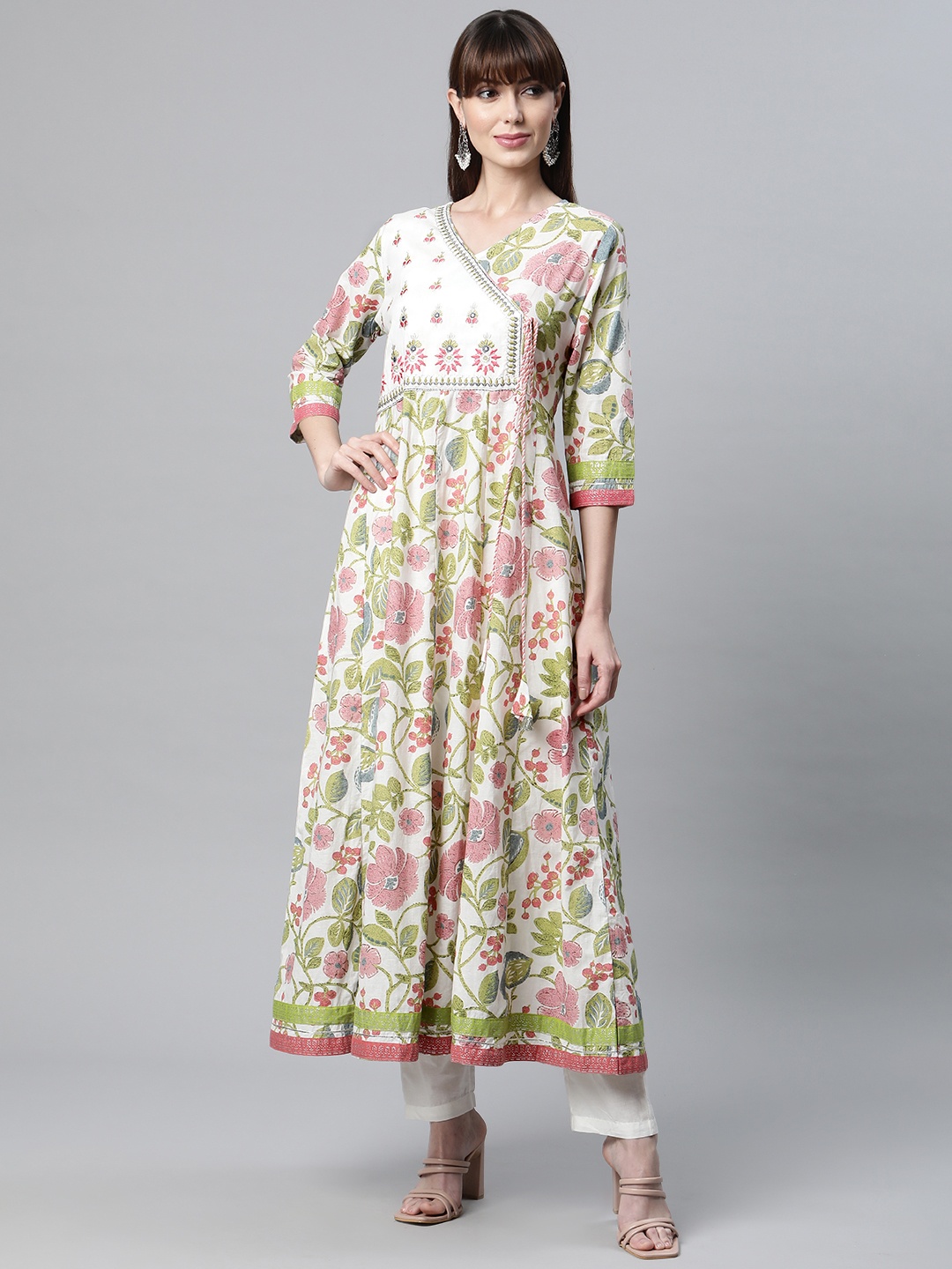 

Readiprint Fashions Women White & Green Floral Printed Floral Cotton Anarkali Kurta