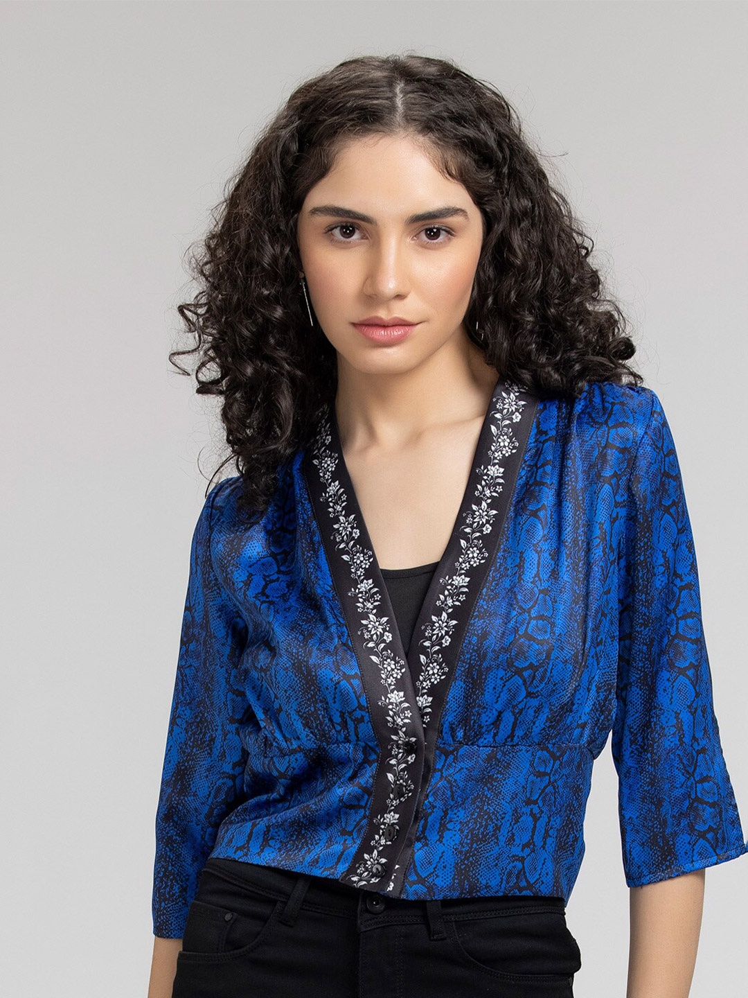 

SHAYE Women Blue Print Sheen Satin Top