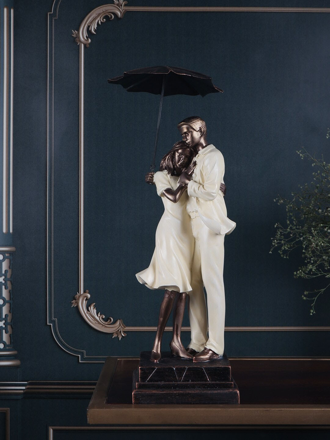 

THE WHITE INK DECOR White & Black Premium Couple Figurine Showpiece
