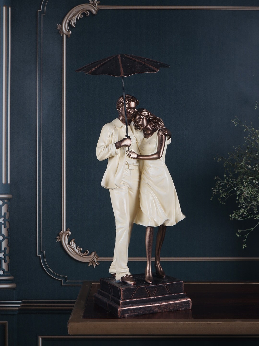 

THE WHITE INK DECOR White Premium Couple Figurine Showpiece