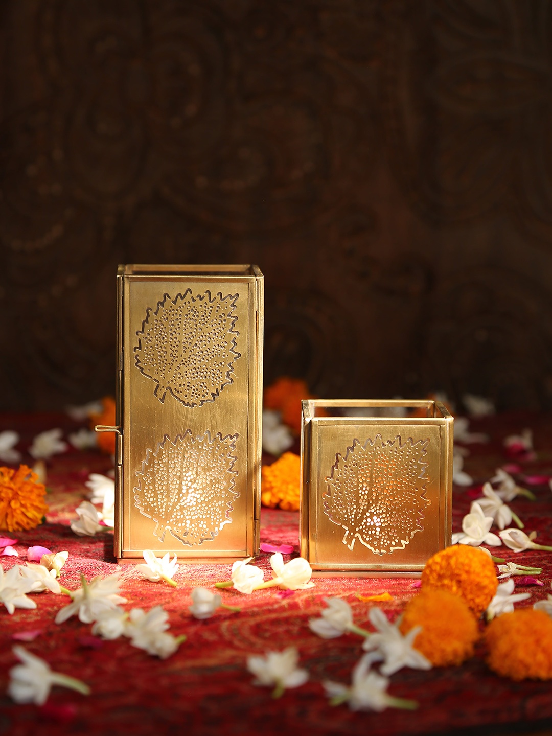 

Amoliconcepts Set of 2 Gold Leaf Design Candle Holders