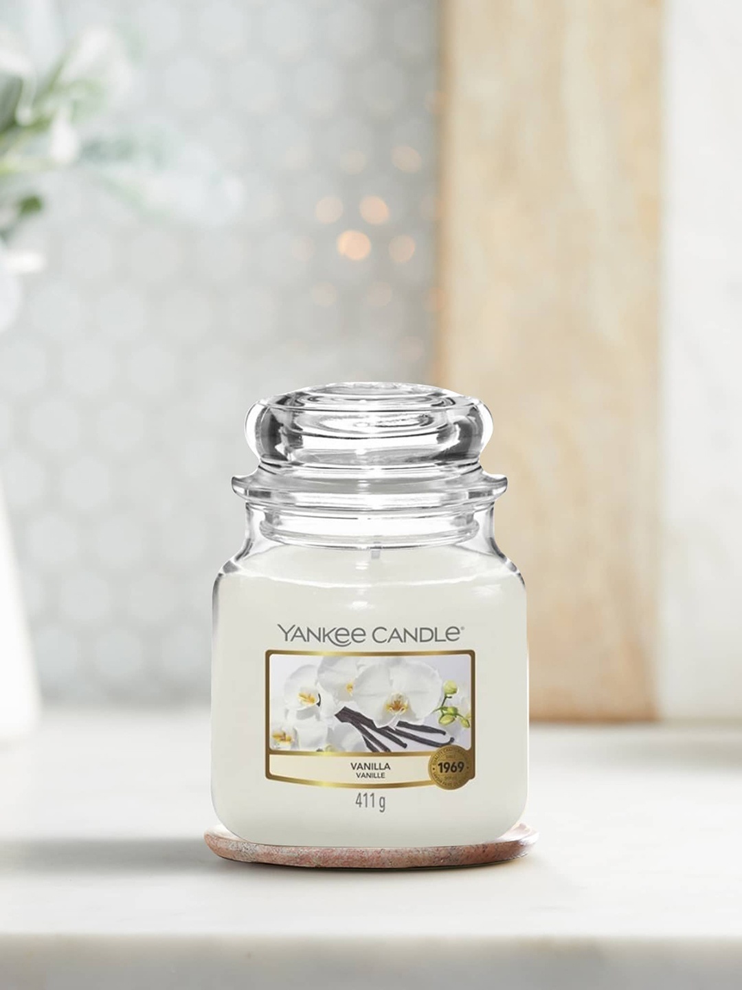 

YANKEE CANDLE White Solid Vanilla Original Medium Jar Scented Candle