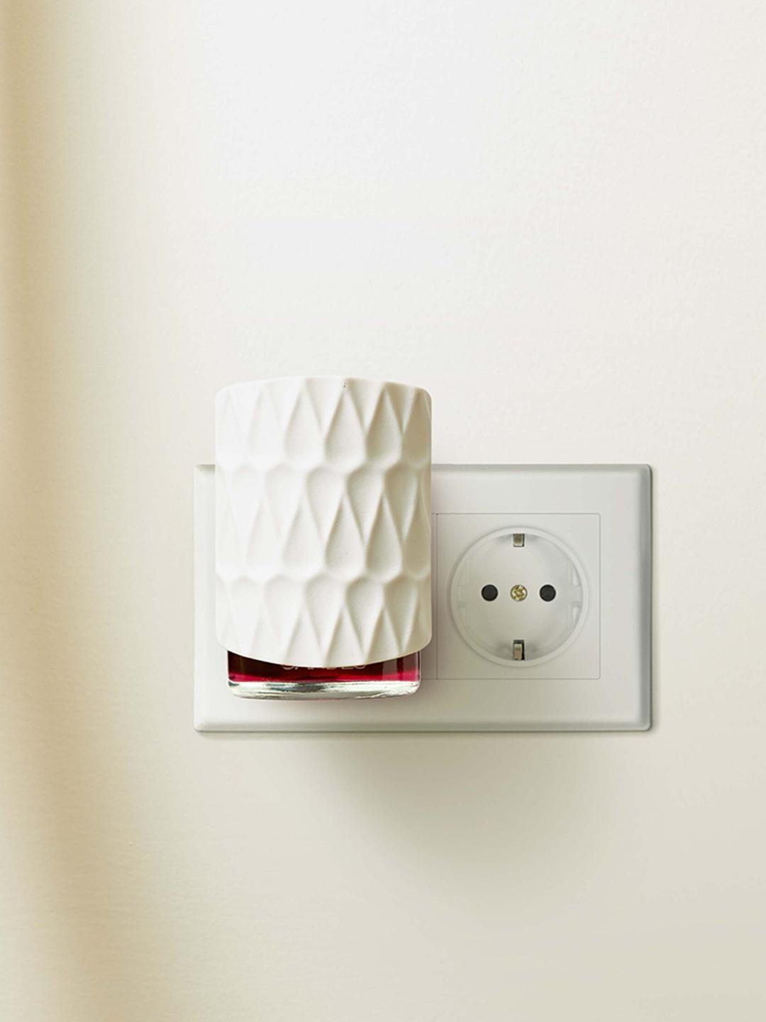 

YANKEE CANDLE White Black Cherry Aroma Oil Diffusers