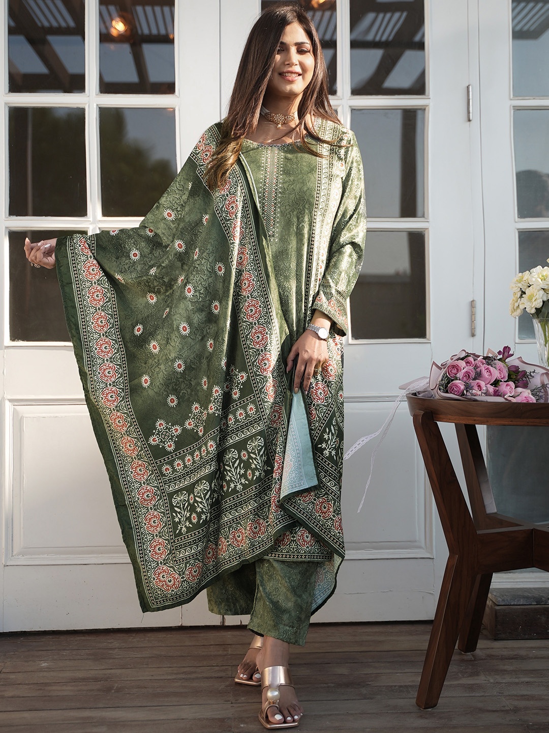 

Libas Women Green Ethnic Motifs Printed Velvet Kurta with Trousers & With Dupatta