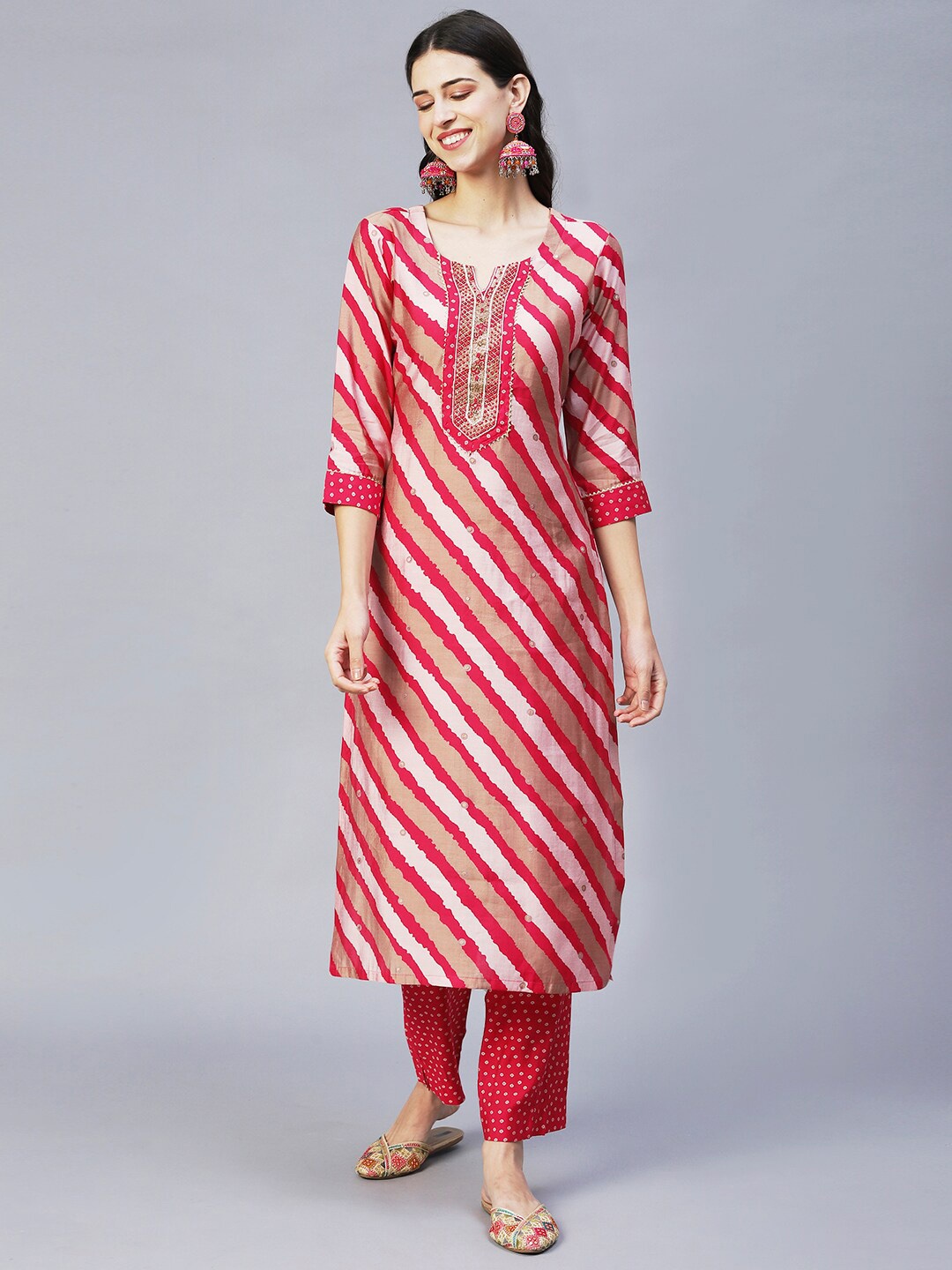 

FASHOR Women Pink Leheriya Printed Embroidered Beads and Stones Kurta with Trousers