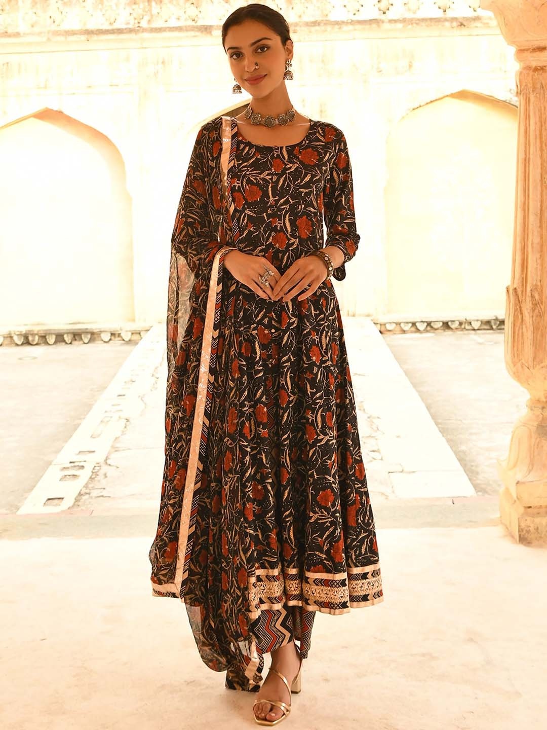 

Janasya Women Black Cotton Floral Block Print Kurta with Flared Palazzo and Dupatta