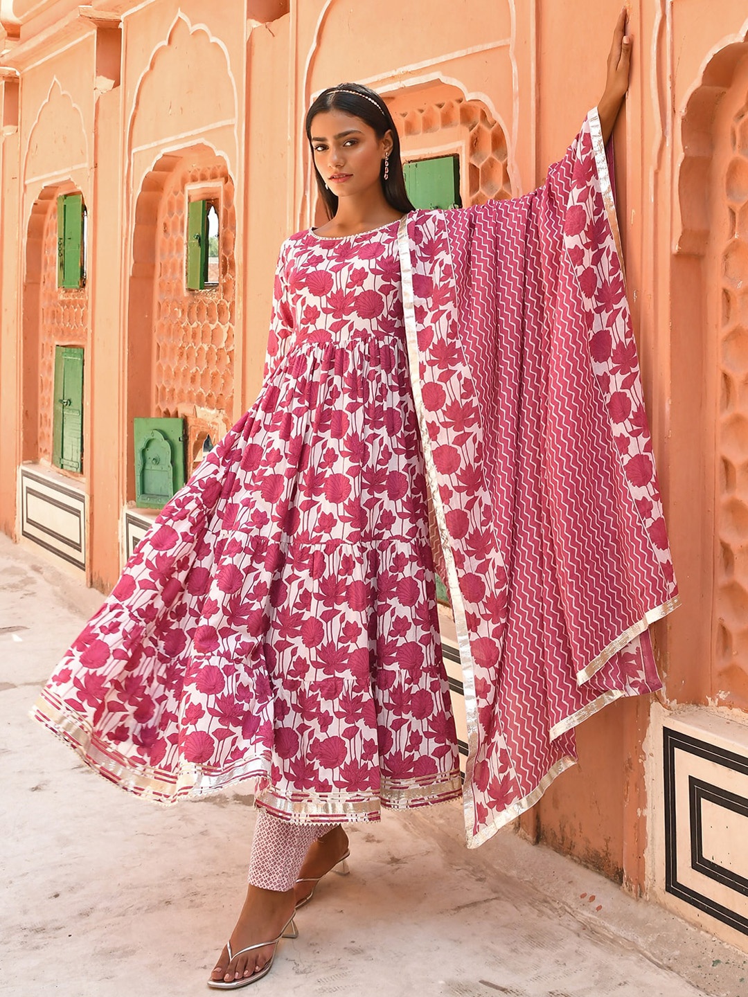 

Janasya Women White Cotton Floral Print Kurta with Palazzos & Dupatta