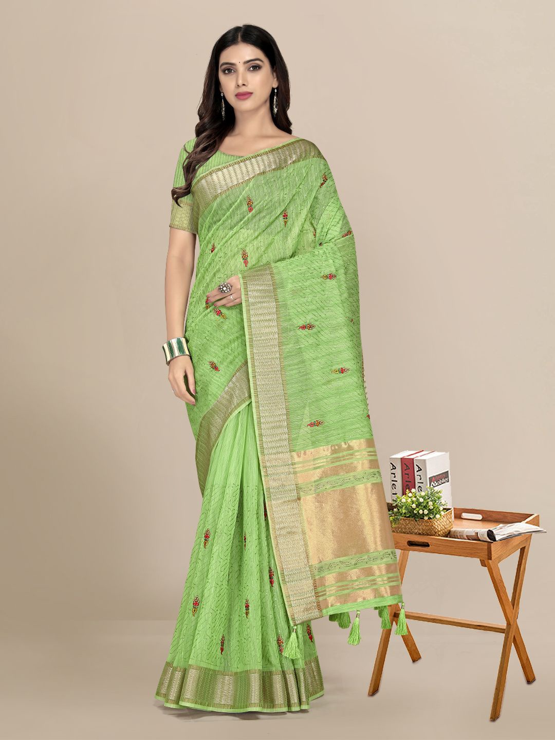 

Mitera Green & Gold-Toned Ethnic Motifs Beads and Stones Pochampally Saree