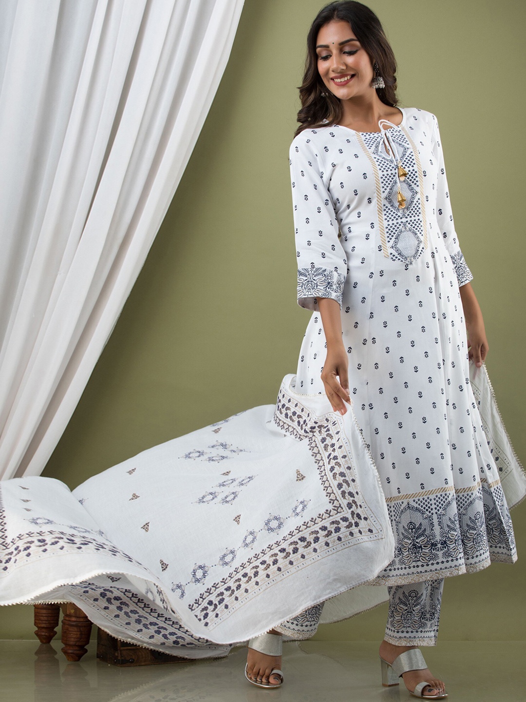 

SP DESIGNS Women Floral Printed Kurta with Palazzos & With Dupatta, White