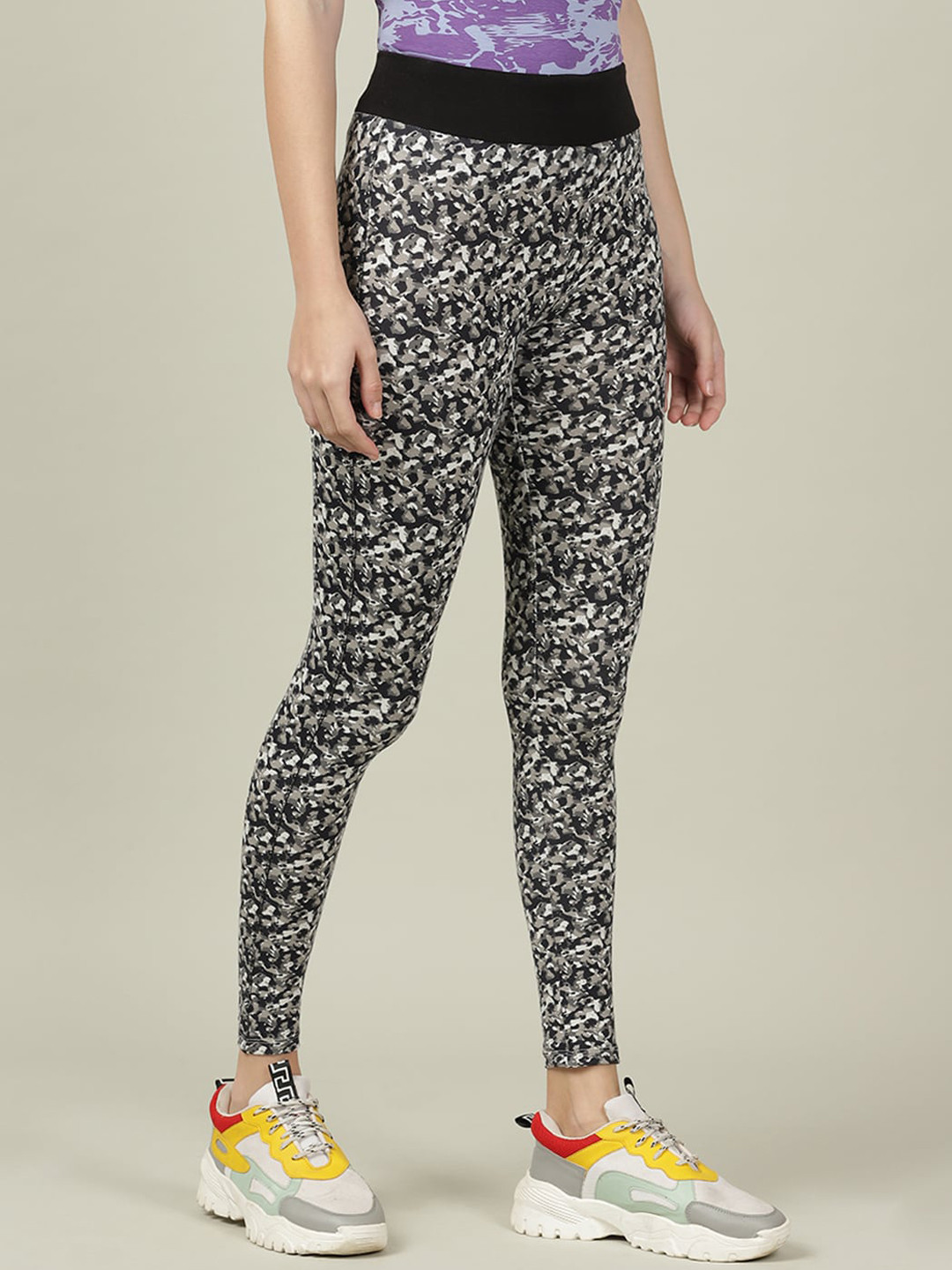 

Head Women Black & Grey Printed Pure Cotton Sports Tights