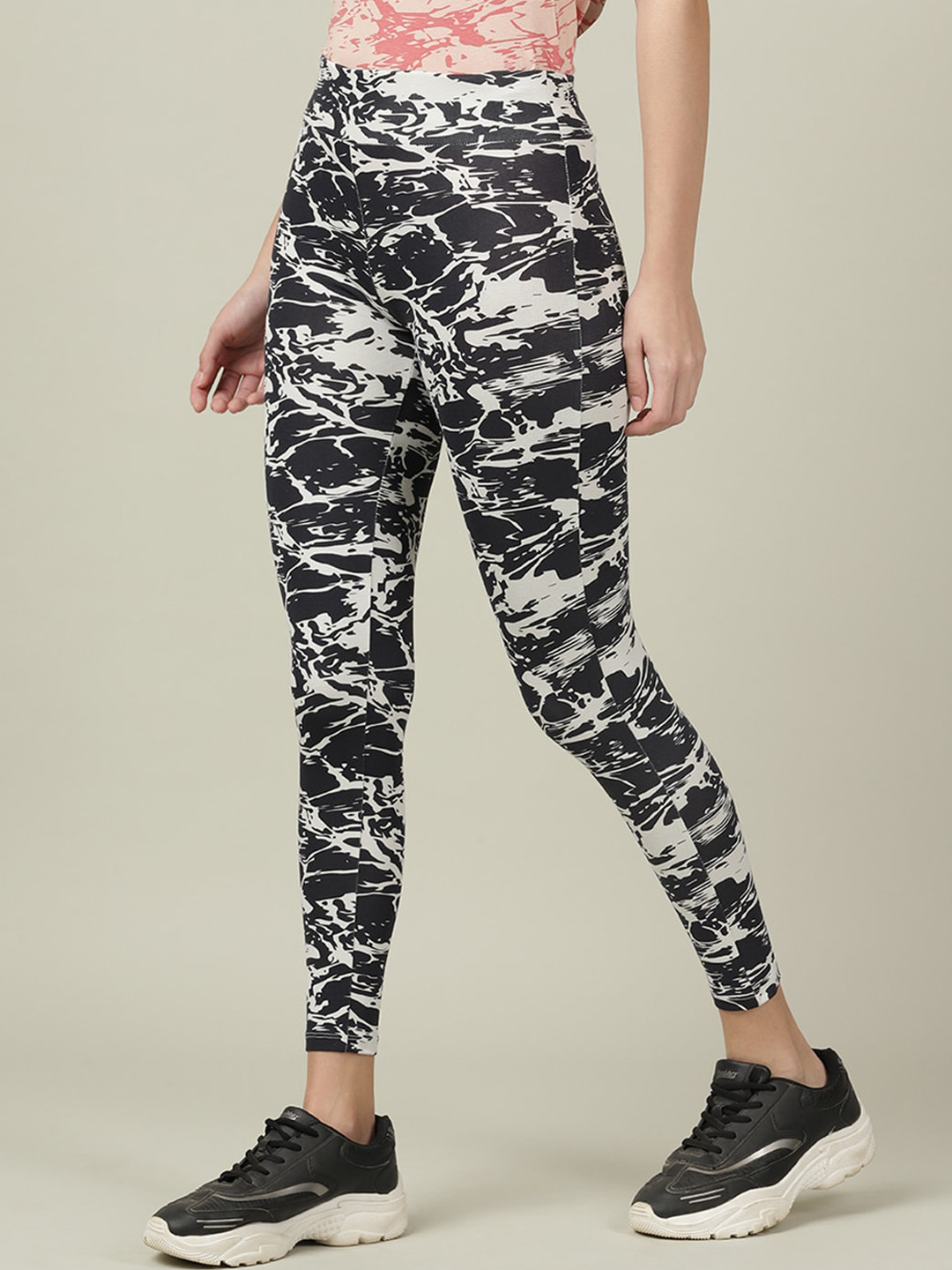 

Head Women Grey and Black Printed Regular-Fit Pure Cotton Tights