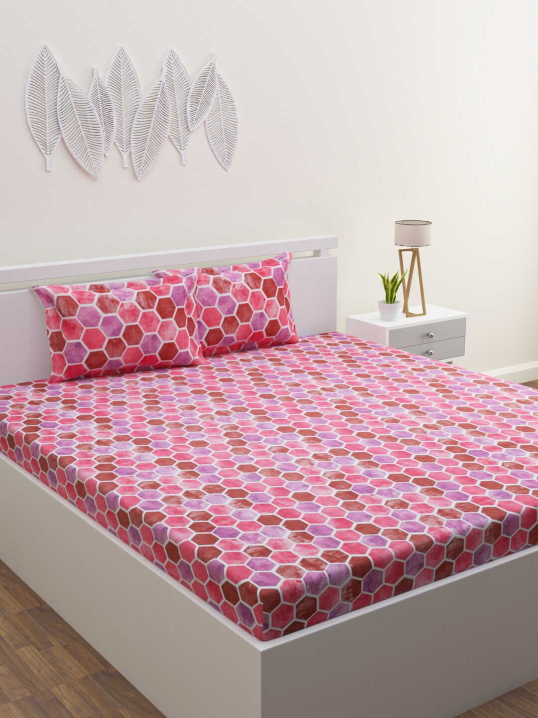

HOME AFFAIRS Pink & White Geometric 144 TC King Bedsheet with 2 Pillow Covers