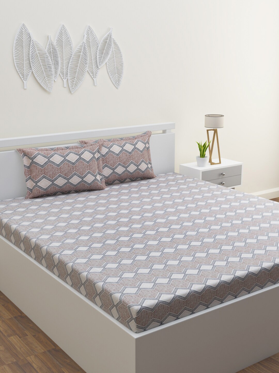 

HOME AFFAIRS Brown & White Geometric 144 TC Cotton King Bedsheet with 2 Pillow Covers