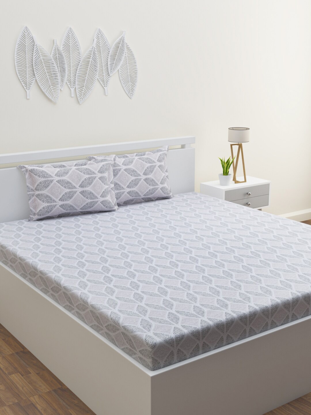 

HOME AFFAIRS White & Grey Geometric 144 TC King Bedsheet with 2 Pillow Covers