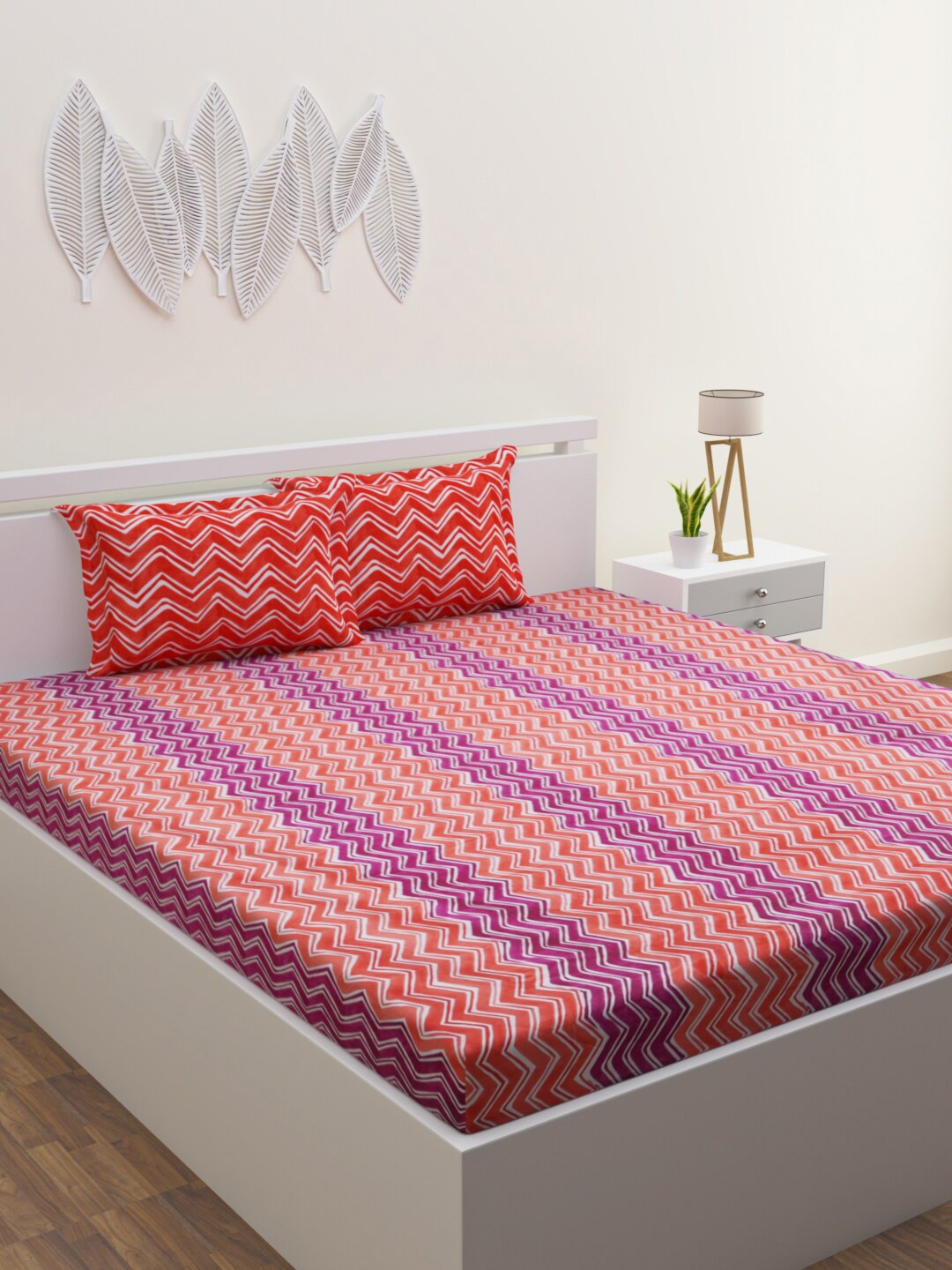 

HOME AFFAIRS Orange & White Geometric Printed 210 TC King Bedsheet with 2 Pillow Covers