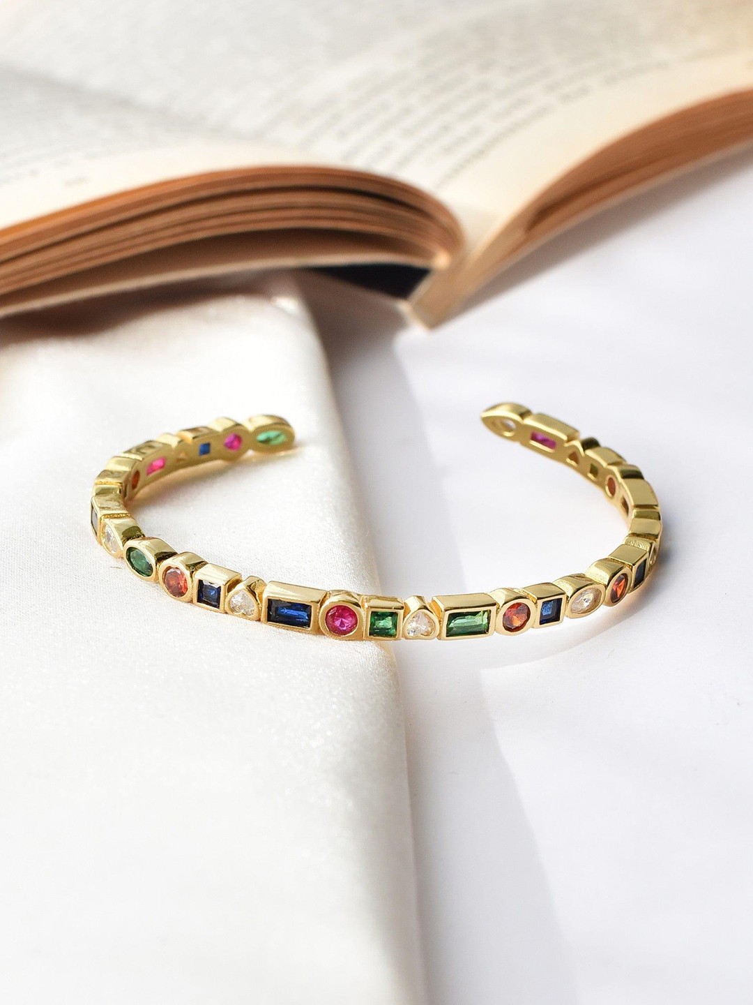 

Klissaa Women Gold-Toned & Black Brass Gold-Plated Kada Bracelet