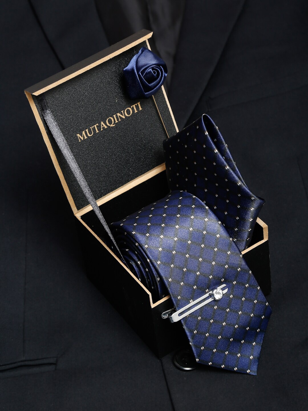 

MUTAQINOTI Men Blue & Black Printed Broad Tie