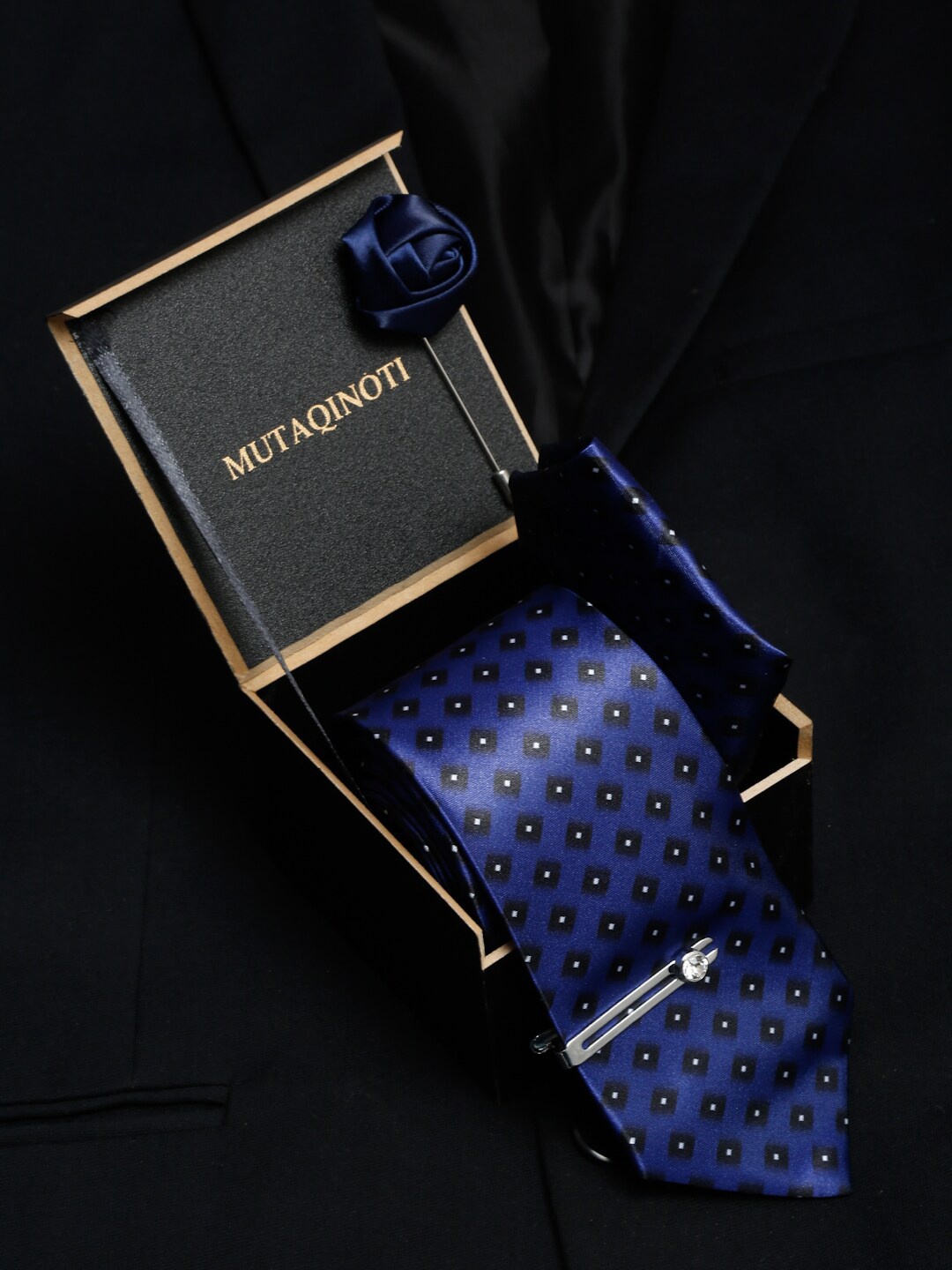 

MUTAQINOTI Men Blue & Black Printed Formal Tie Accessory Gift Set