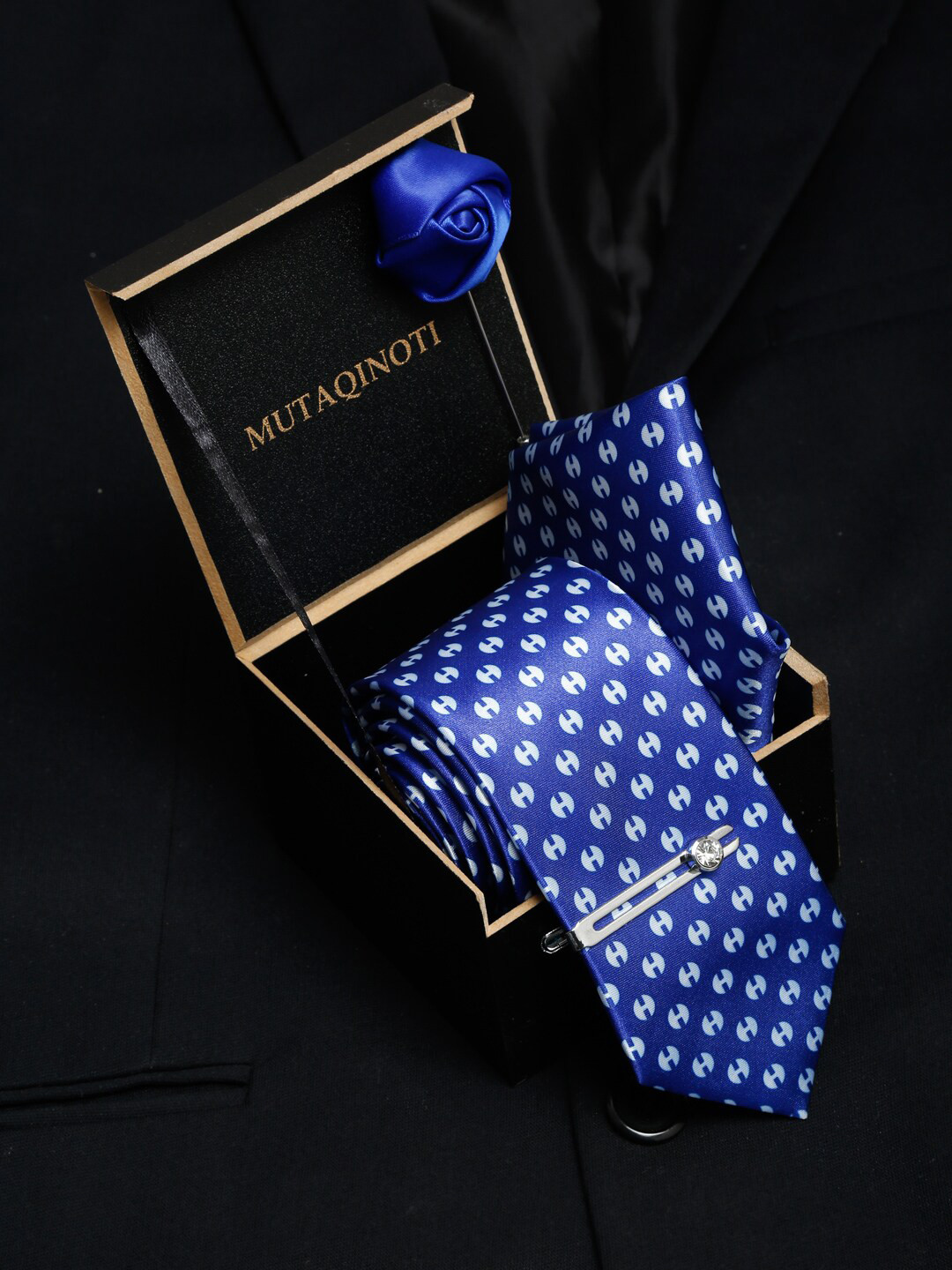

MUTAQINOTI Men Blue & White Printed Formal Tie Accessory Gift Set