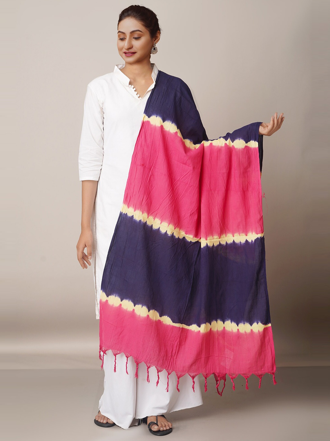 

Unnati Silks Pink & Navy Blue Dyed Pure Cotton Shibori Dupatta