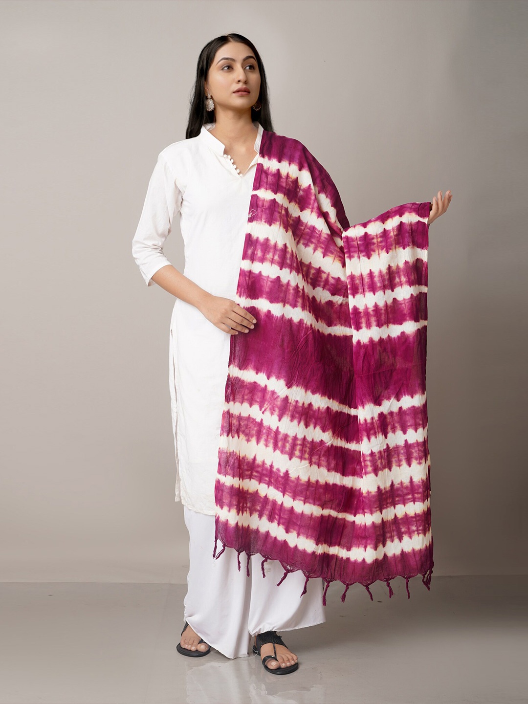 

Unnati Silks Purple & White Dyed Pure Cotton Shibori Dupatta