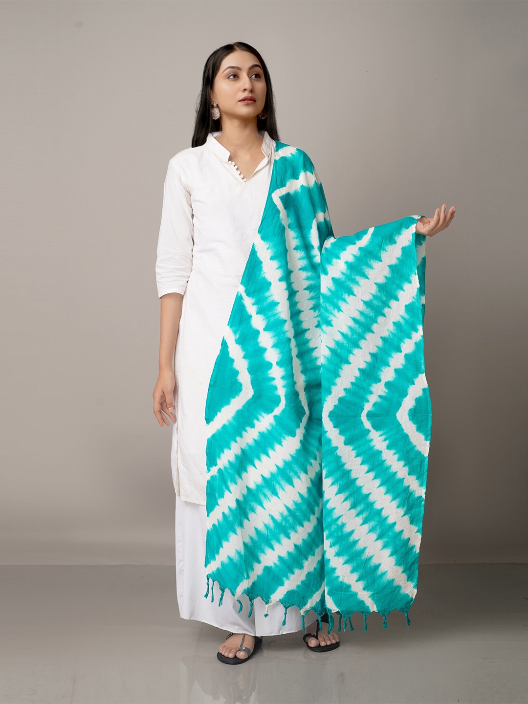 

Unnati Silks Green & White Printed Pure Cotton Tie and Dye Dupatta
