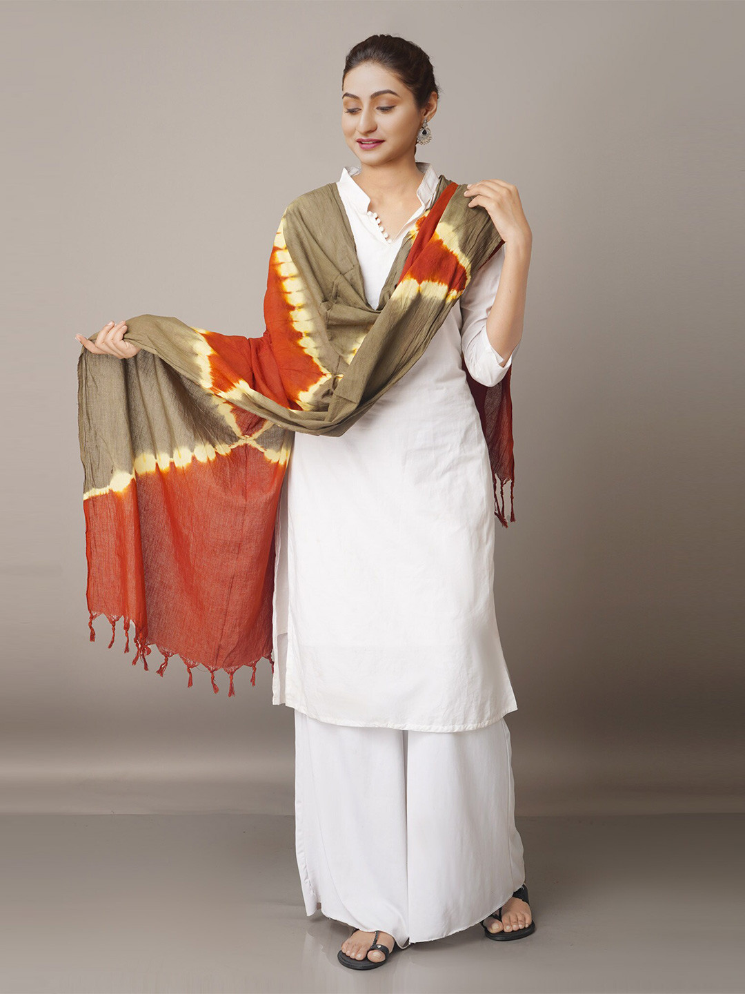

Unnati Silks Orange & Green Dyed Pure Cotton Shibori Dupatta