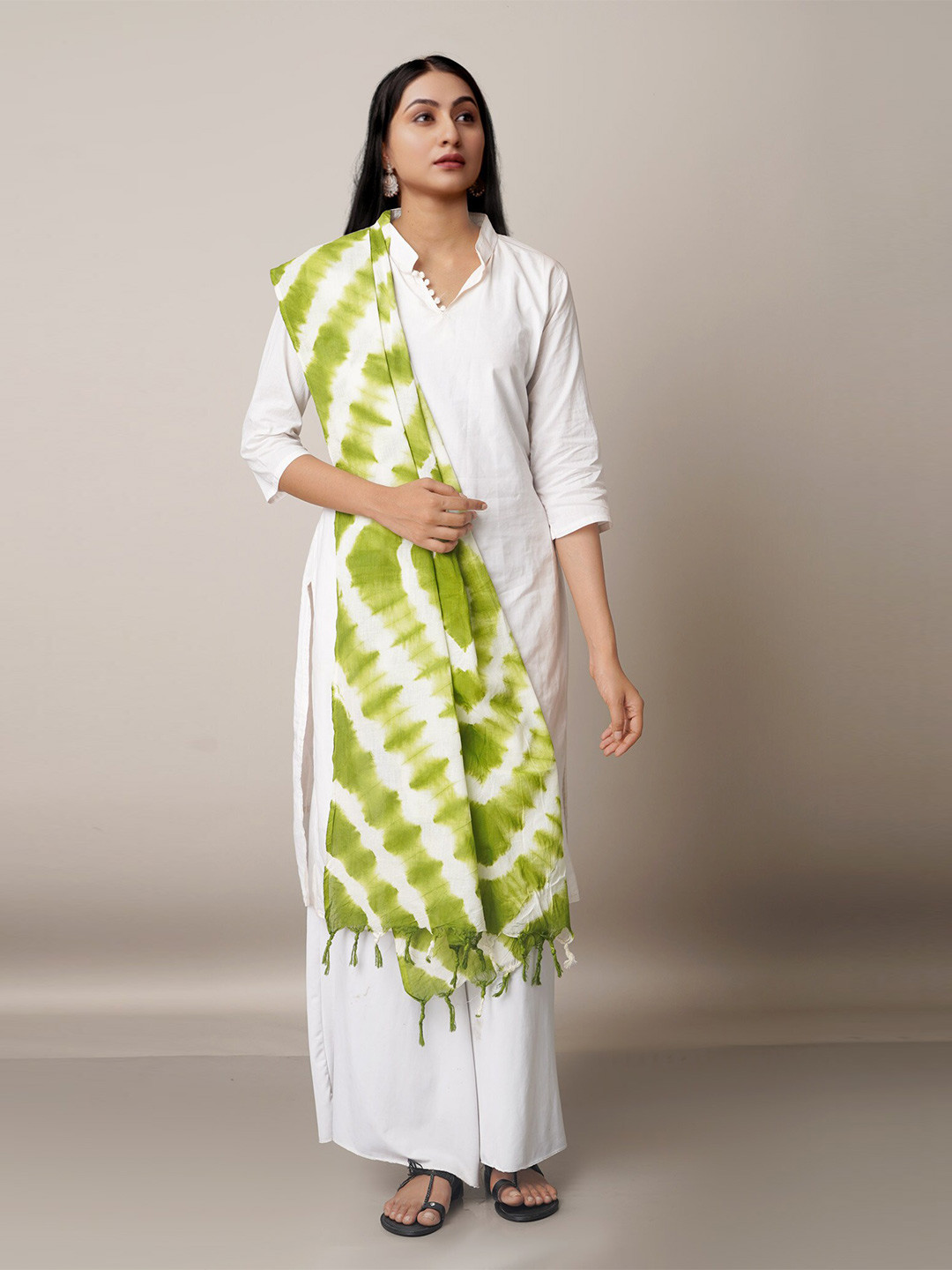 

Unnati Silks Olive Green & White Printed Pure Cotton Shibori Dupatta