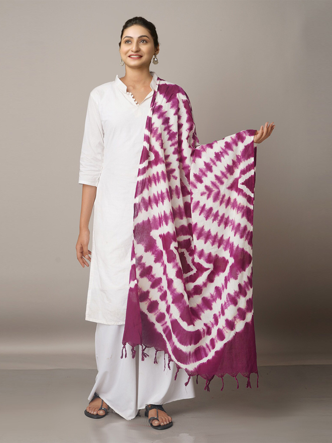 

Unnati Silks White & Purple Printed Pure Cotton Shibori Dupatta