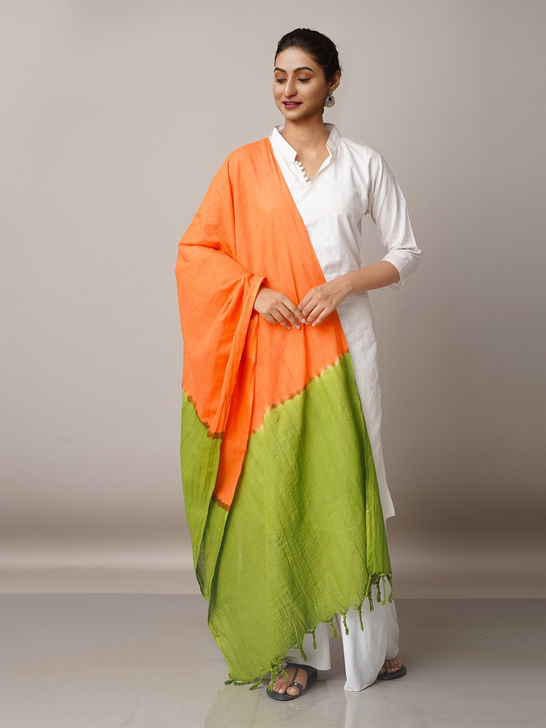 

Unnati Silks Orange & Green Colourblocked Pure Cotton Shibori Dupatta