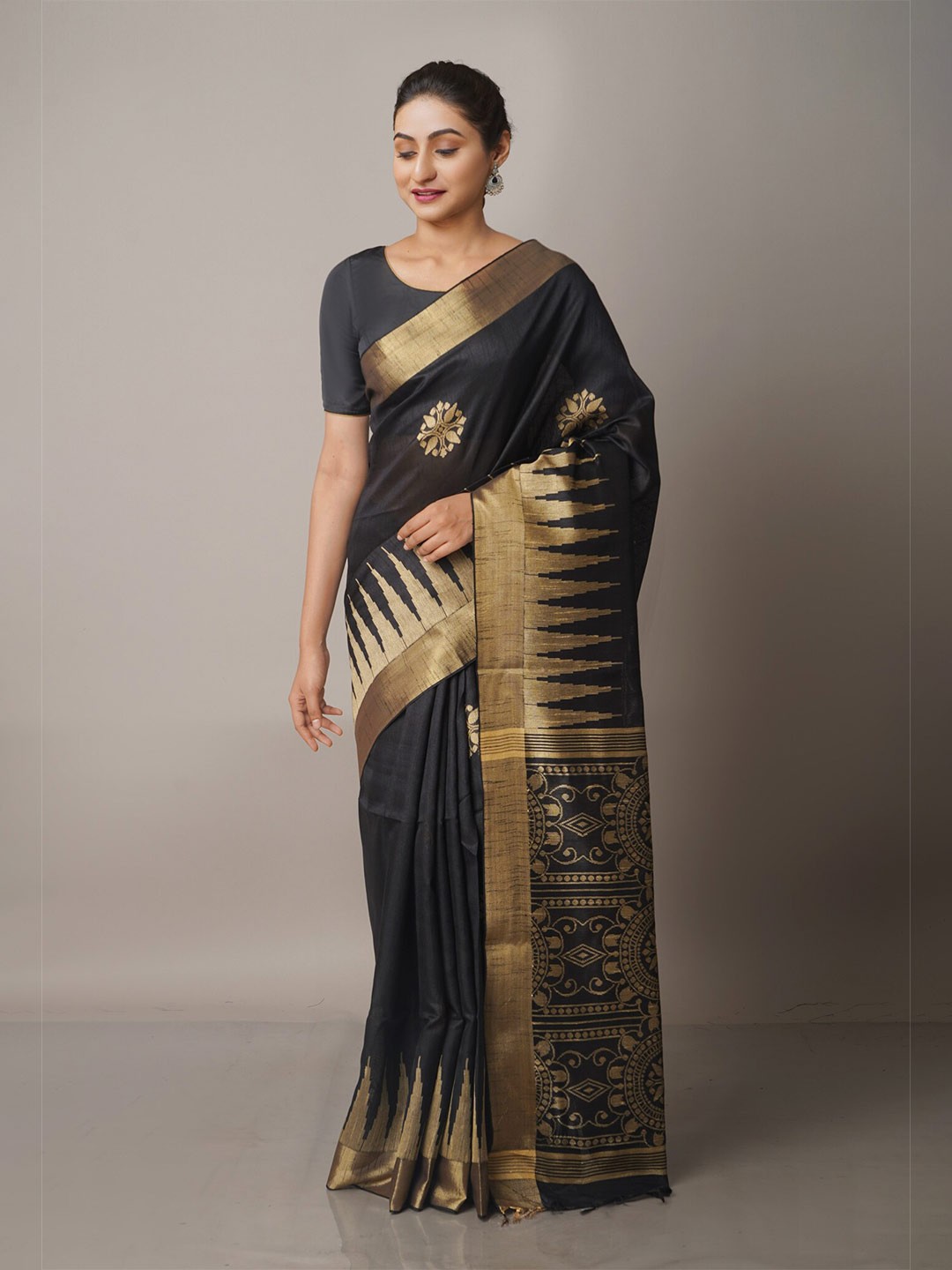 

Unnati Silks Black & Gold-Toned Woven Design Zari Silk Blend Jamdani Saree