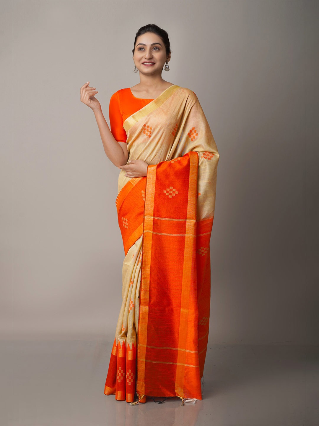 

Unnati Silks Cream-Coloured & Red Woven Design Zari Silk Blend Jamdani Saree